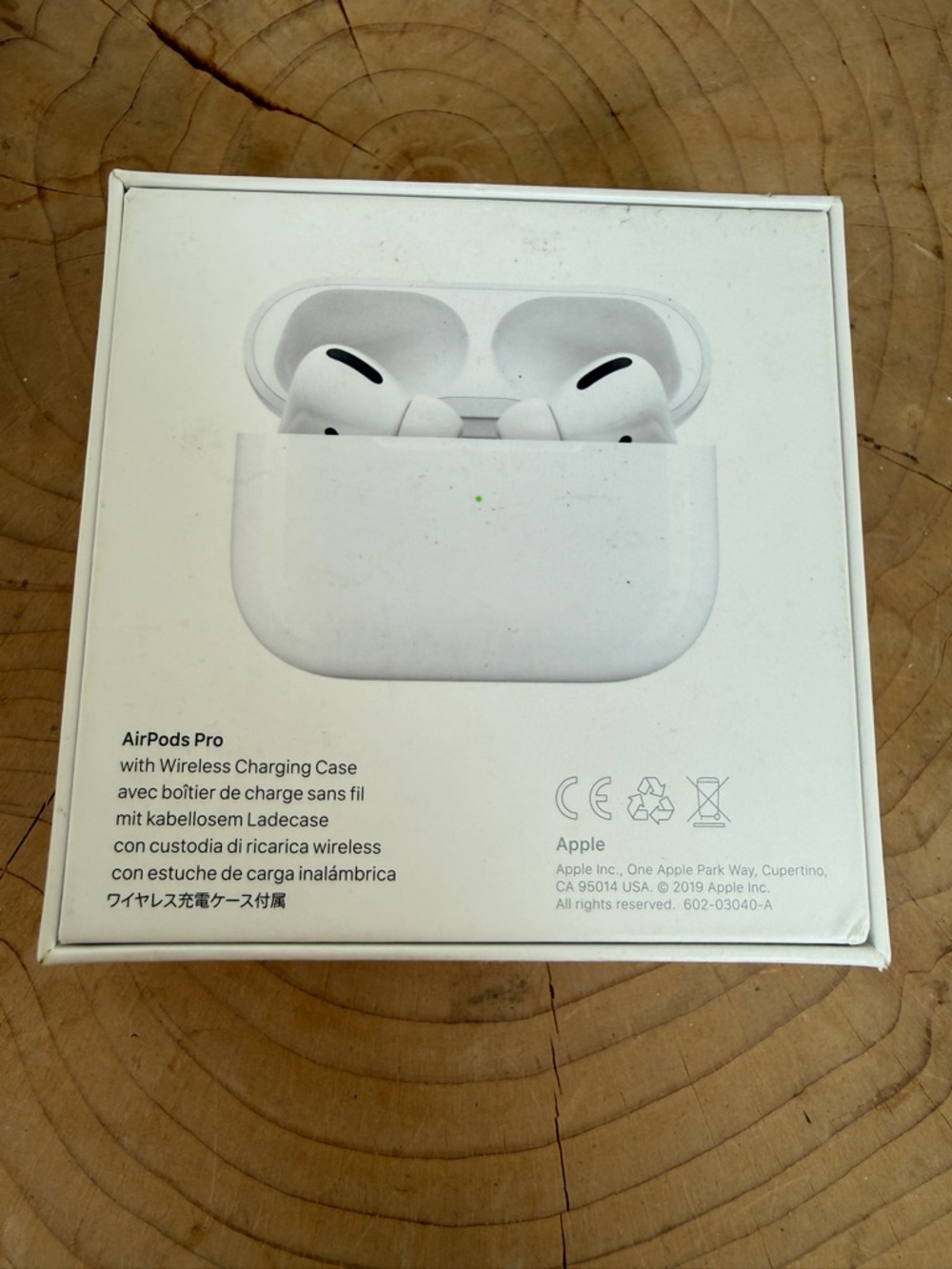 Apple AirPods Pro (1st Gen) Wireless Charging Case White Authentic A2083 A2084 - Picture 11 of 16
